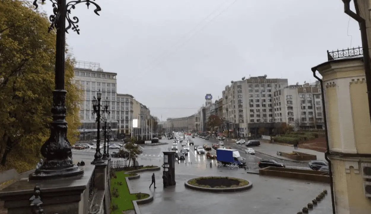 На столичній Європейській площі до кінця вересня обмежать рух пішоходів (схема)