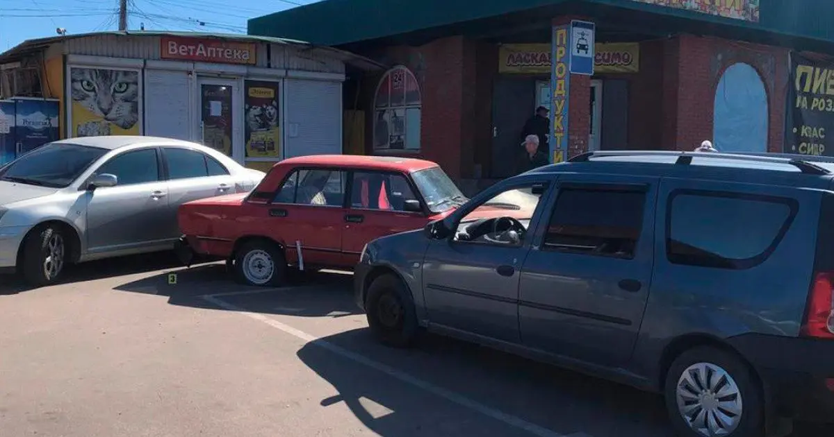 У передмісті Харкова автомобіліст збив жінку на парковці
