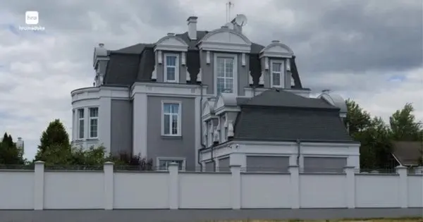 Сім'я підполковника поліції орендує маєток за 750 тис. доларів та має елітний автопарк
