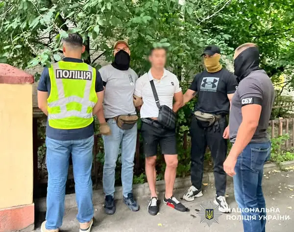 Нацполіція оголосила киянину підозру про незаконне переправлення людей до Молдови