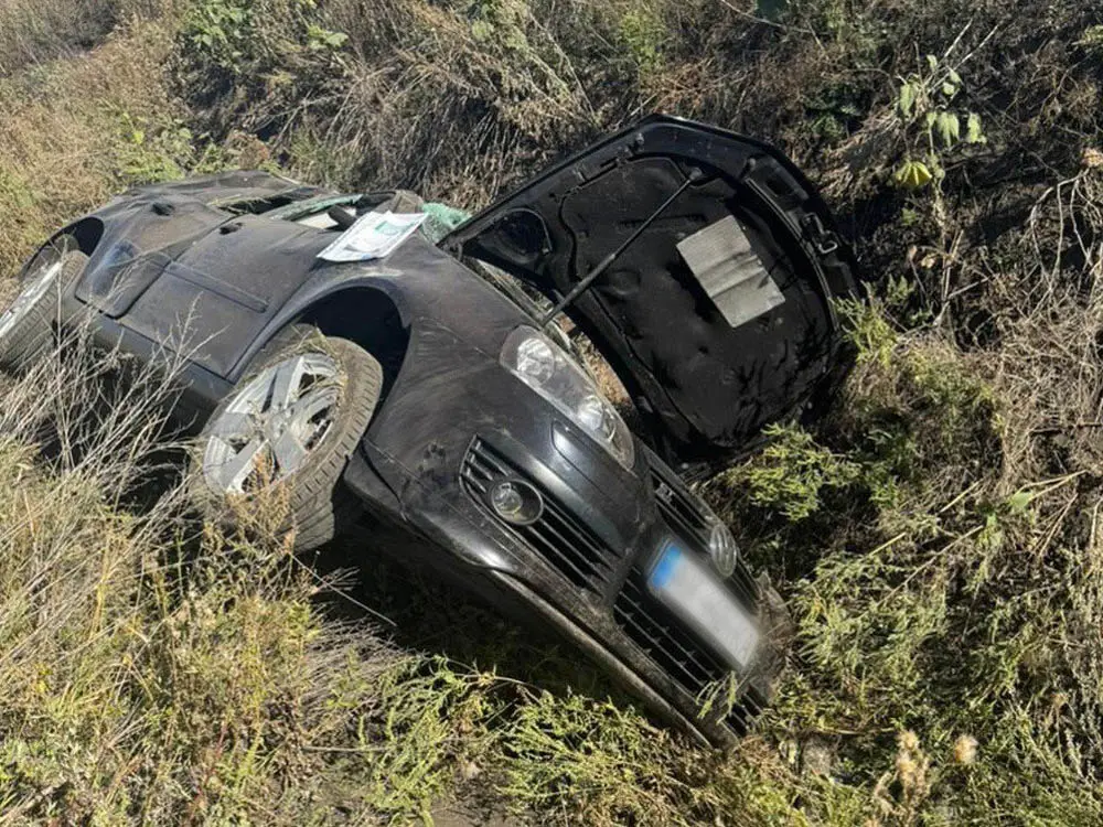 У Харківській області автівка вилетіла з траси в кювет: постраждала дворічна дитина