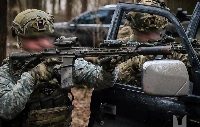 Бійці ССО здійснили "наліт" на групу росіян поблизу кордону та взяли одного з окупантів у полон