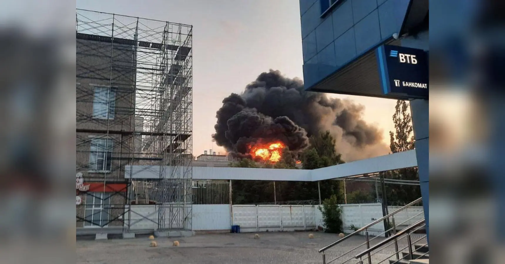 Оборонний завод горить у російських Чебоксарах після «візиту» дронів (відео)