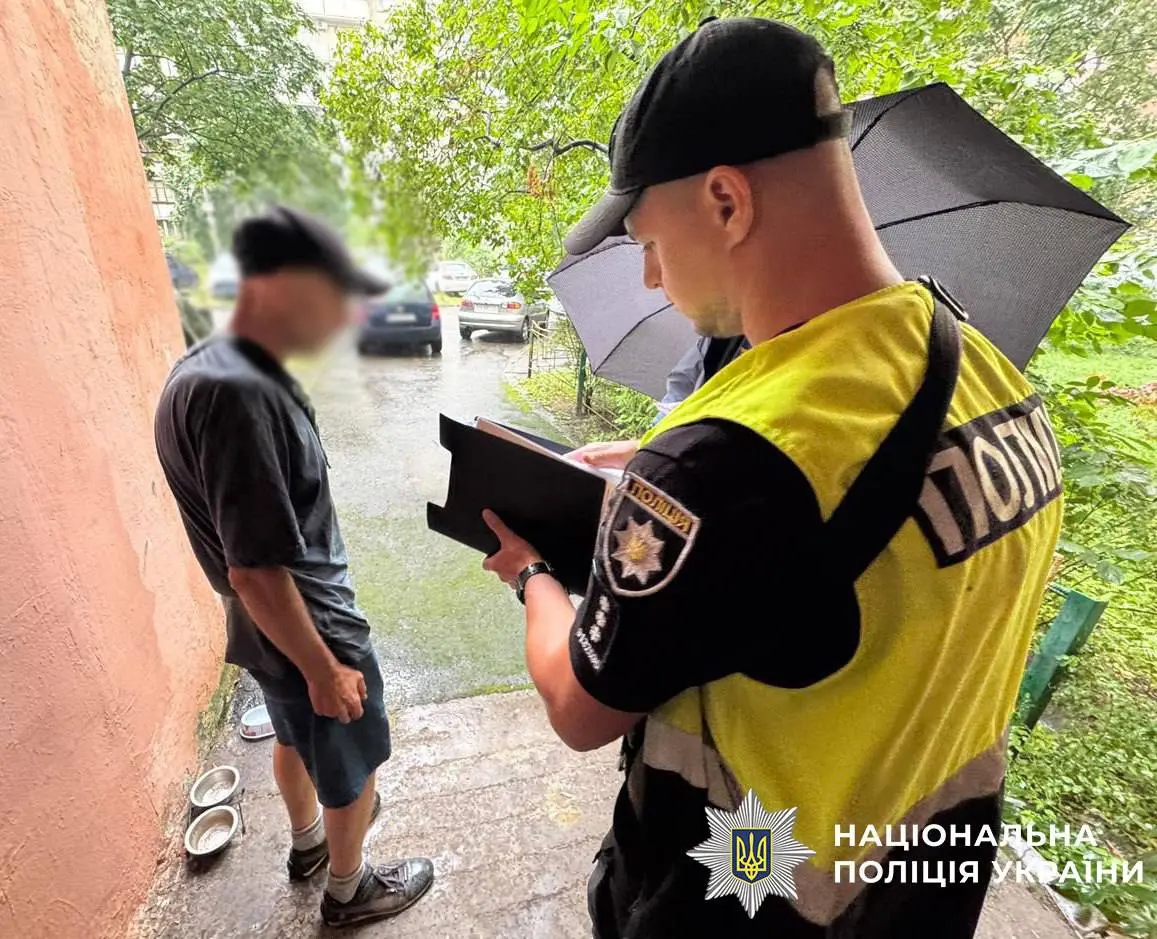 На Оболоні чоловік кинув гранату: поліція затримала