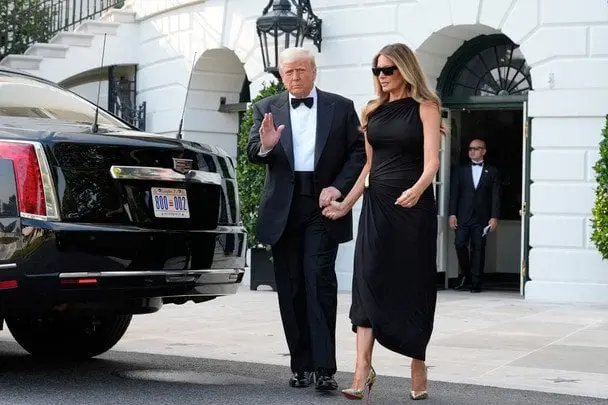 Вертоліт, на борту якого перебував Трамп з дружиною, екстрено сів: подробиці