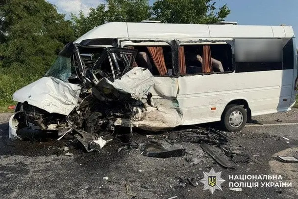 На Хмельниччині сталася ДТП за участі автобуса: багато постраждалих
