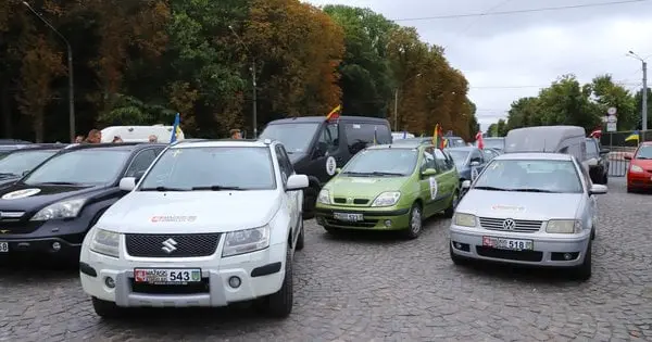 Волонтери привезли до Львова понад 80 автомобілів для військових