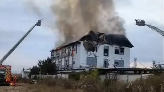 У Румунії сталась велика пожежа в готелі, ймовірно, є загиблі