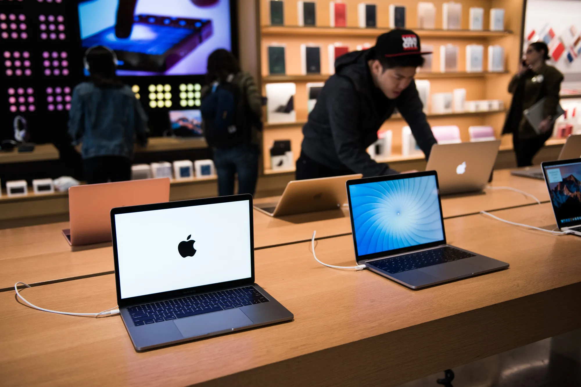 Apple готує доступний MacBook за $599–699 з чипом від iPhone 16 Pro