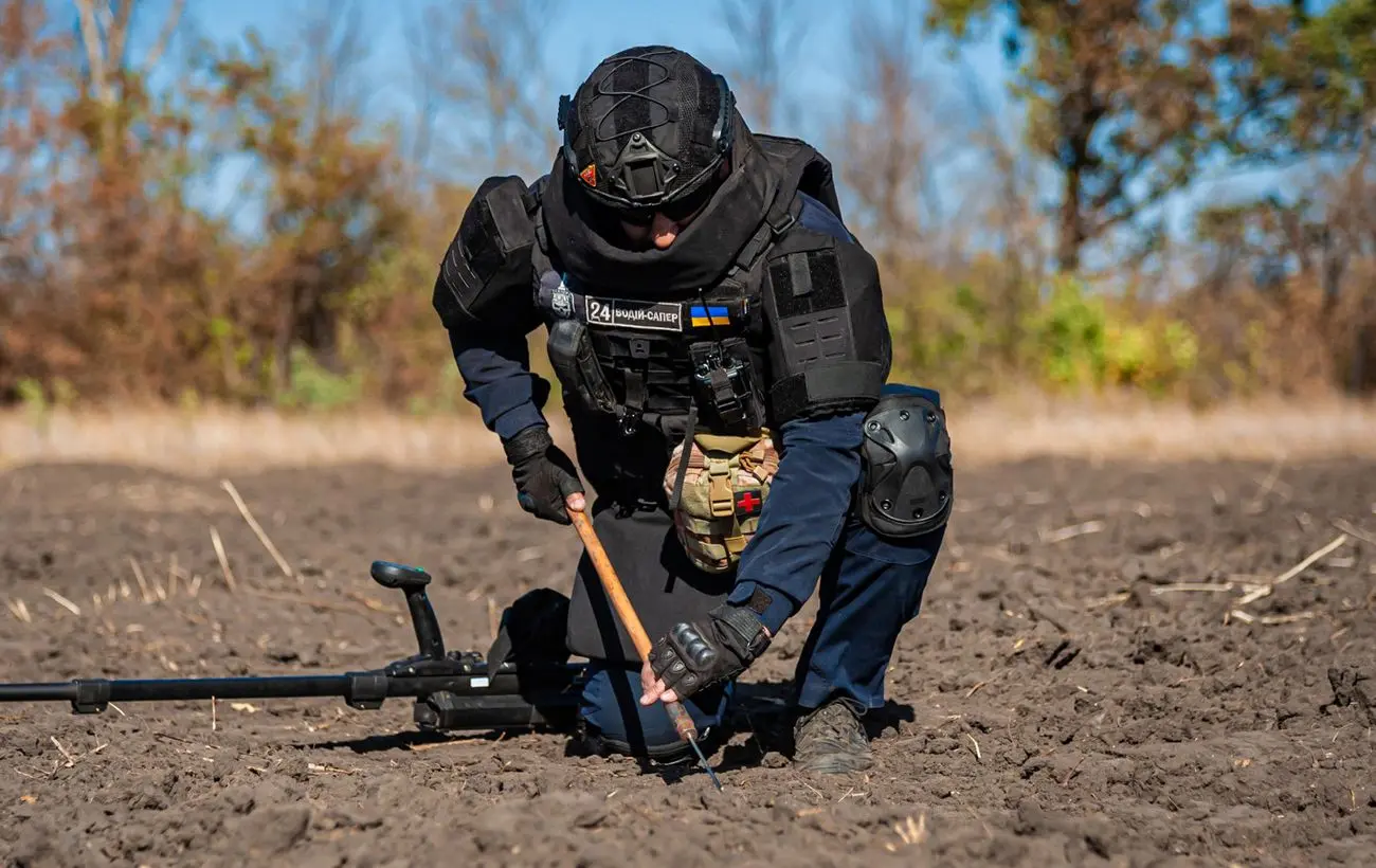 Розмінування Херсонщини триває: яку територію очистили від вибухівки