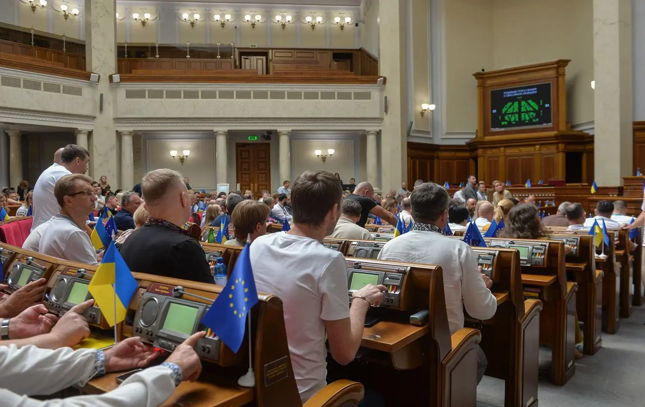 Законопроект про обмеження повноважень НАБУ та САП передали на підпис президенту