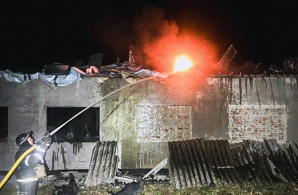 За добу рятувальники Харківщини ліквідували три спричинені росіянами пожежі (фото)