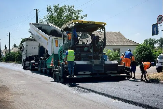 У Дніпропетровській області триває ремонт прифронтових доріг: коли завершаться роботи