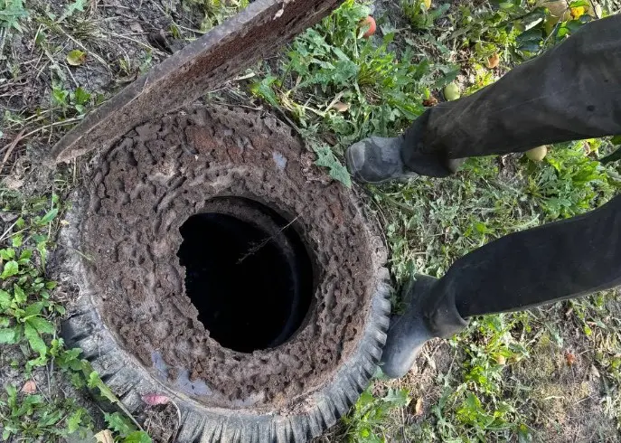 У Вінниці люди облаштували вигрібну яму з автомобільних шин