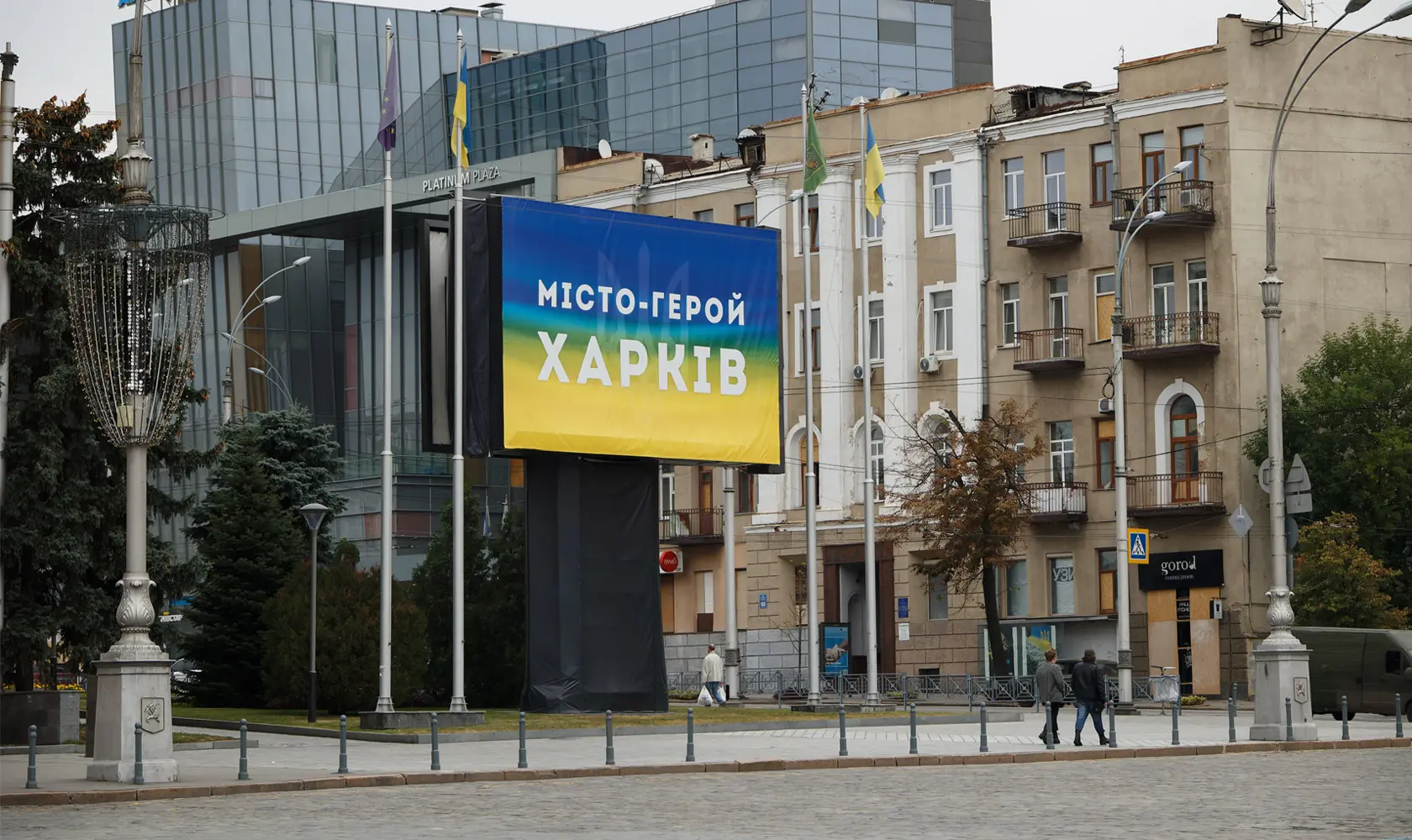 Харків: Обстріл мебельного магазину, є постраждалі