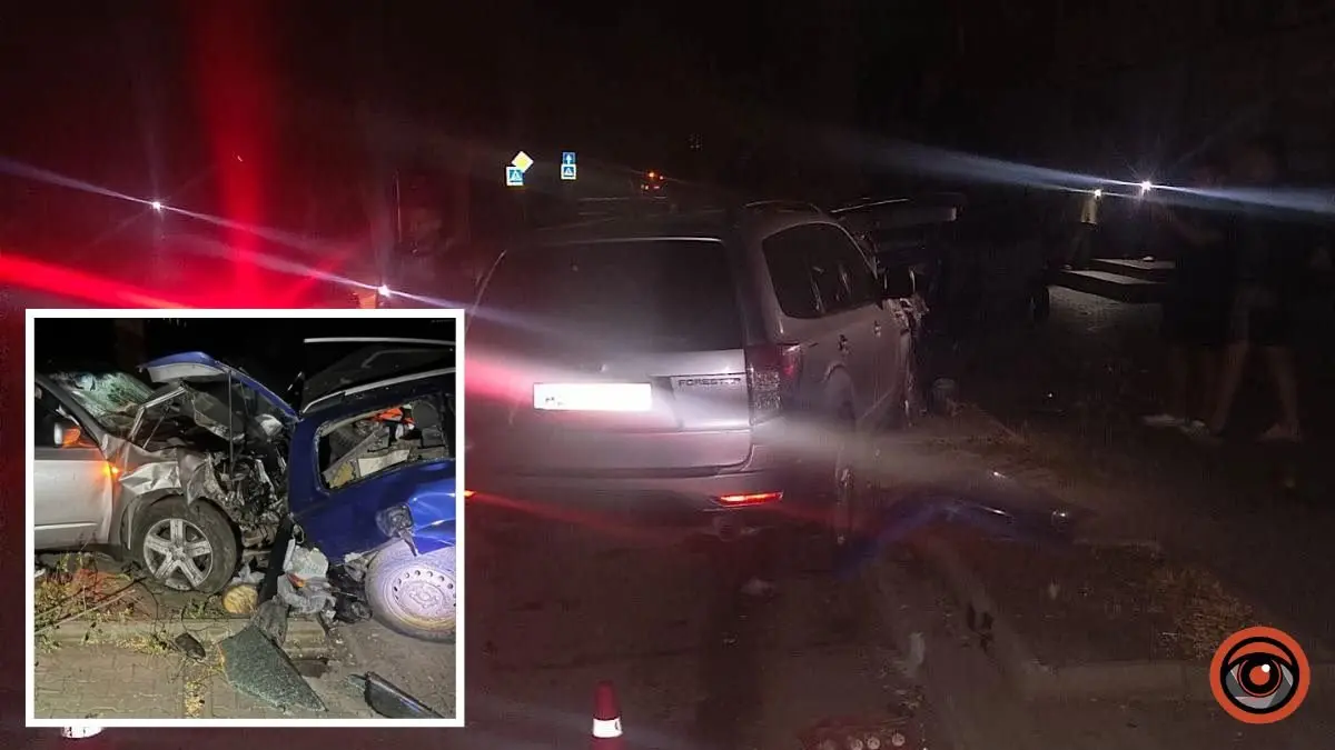 У Нікополі водій Subaru влетів у припаркований Chevrolet, зачинився в авто та палив