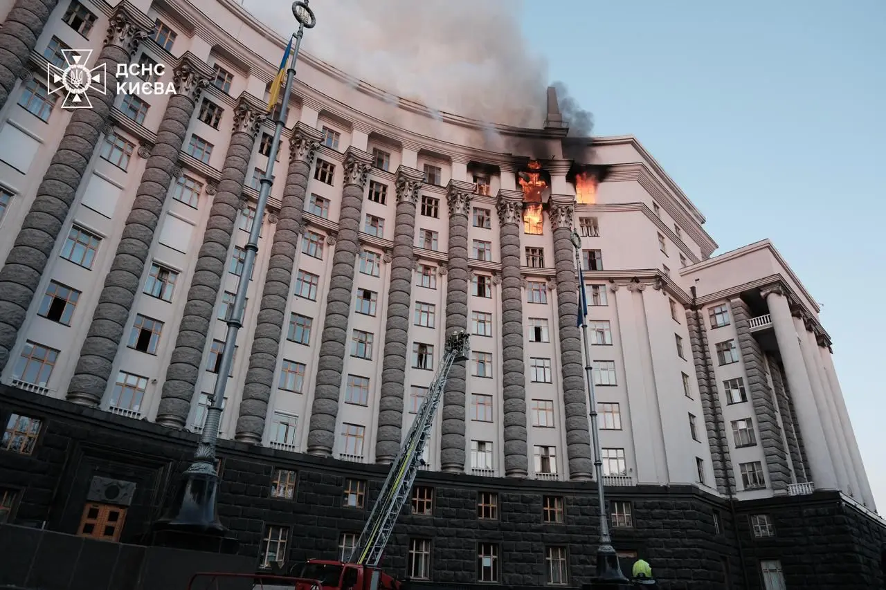 Атака рф на Київ: у Святошинському районі вбито мати з дитиною, на Печерську пошкоджено будівлю Кабміну