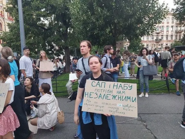 У Києві, Львові та Дніпрі відбуваються мітинги проти закону щодо САП і НАБУ (фото)