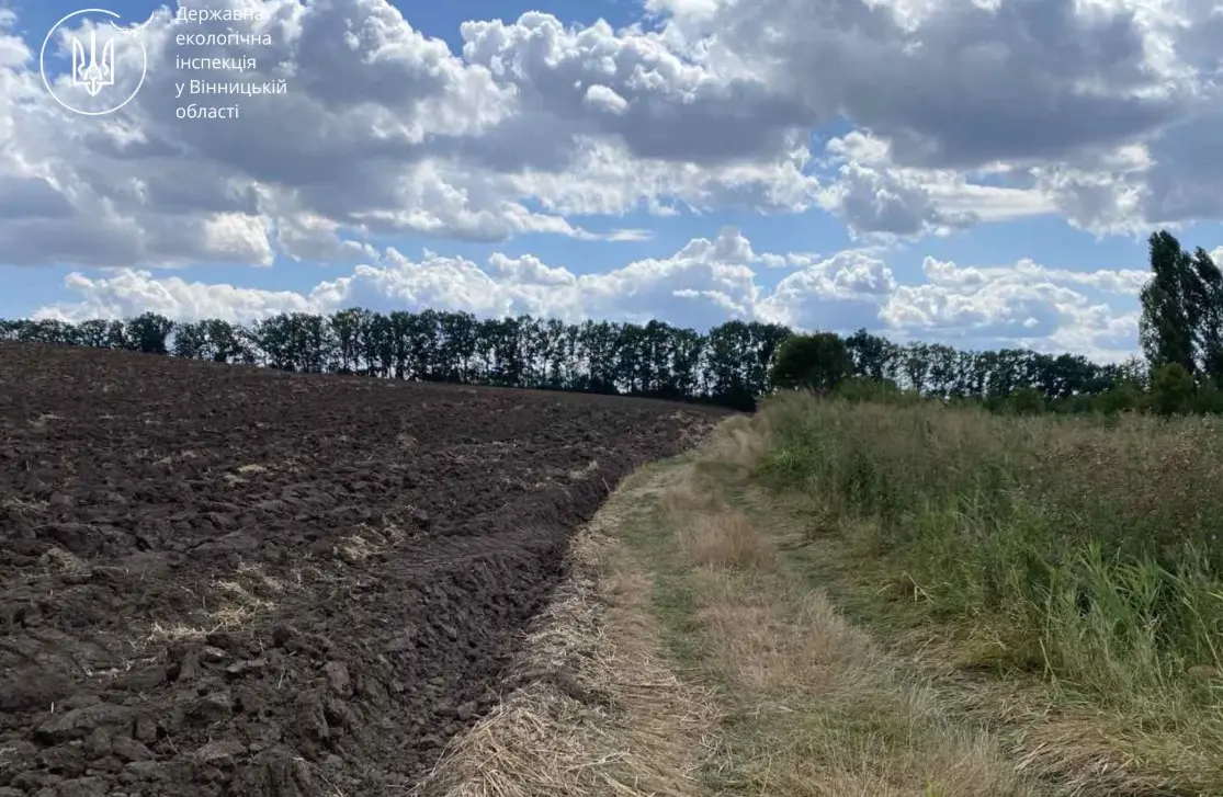 На Вінниччині невідомі самовільно зайняли землі біля прибережної смуги