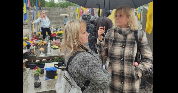 У День героїв родичі загиблих бійців звинуватили чиновників ЛОВА у неповазі