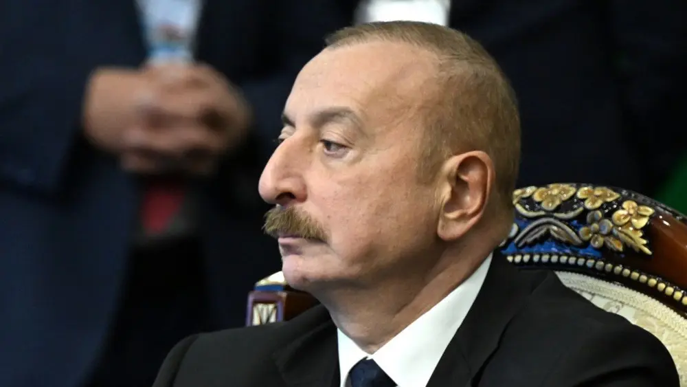 Зеленский и Алиев осудили удар РФ по нефтебазе SOCAR и другим энергообъектам в Украине