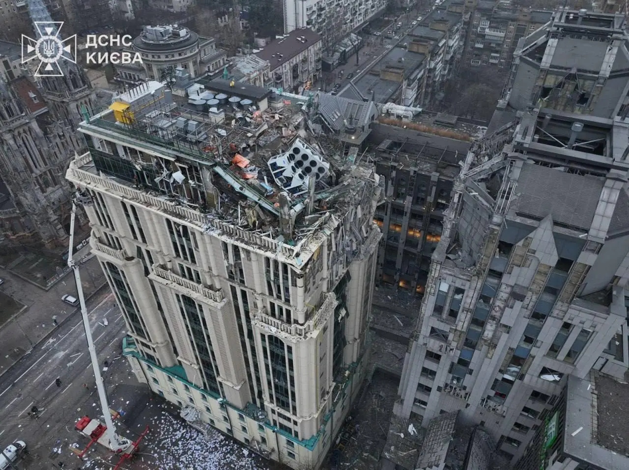 У Києві скасували тендер на відновлення фасаду зруйнованого БЦ «Торонто» вартістю понад 113 млн гривень