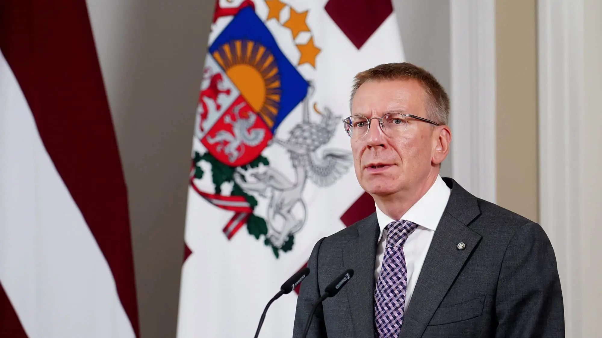 Президент Латвії вважає передчасним обговорювати відправку латвійських військових в Україну