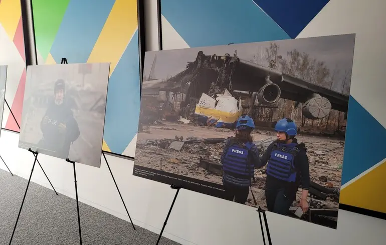 У Лондоні відкрили фотовиставку про роботу українських журналістів під час війни
