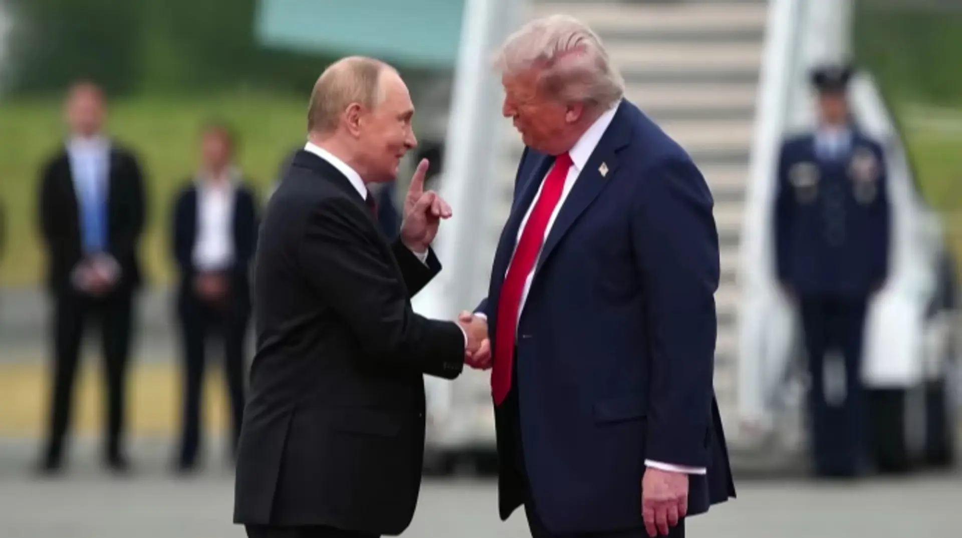 Путін вимагає надати російській мові статус офіційної в Україні –