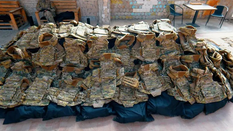Більше сотні кевларових бронежилетів передав Міжрегіональний координаційний гуманітарний штаб Третій ОШБр