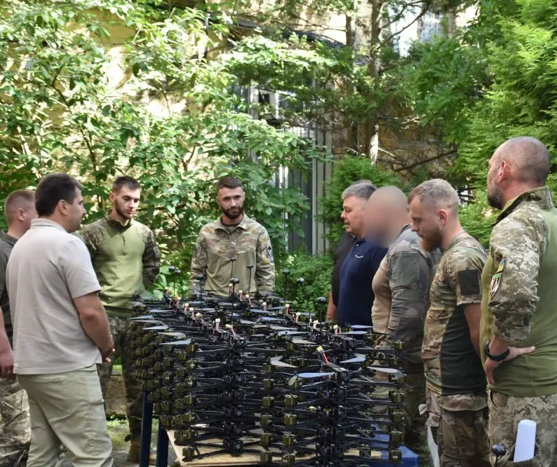 Гуманітарний штаб передав дрони та обладнання чотирьом бригадам ЗСУ