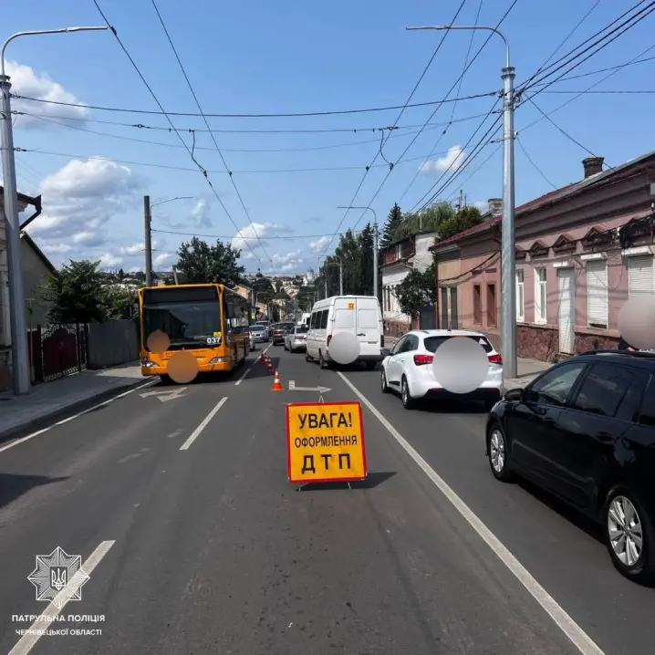 ДТП на Руській: зіштовхнулись швидка та два «Audi»