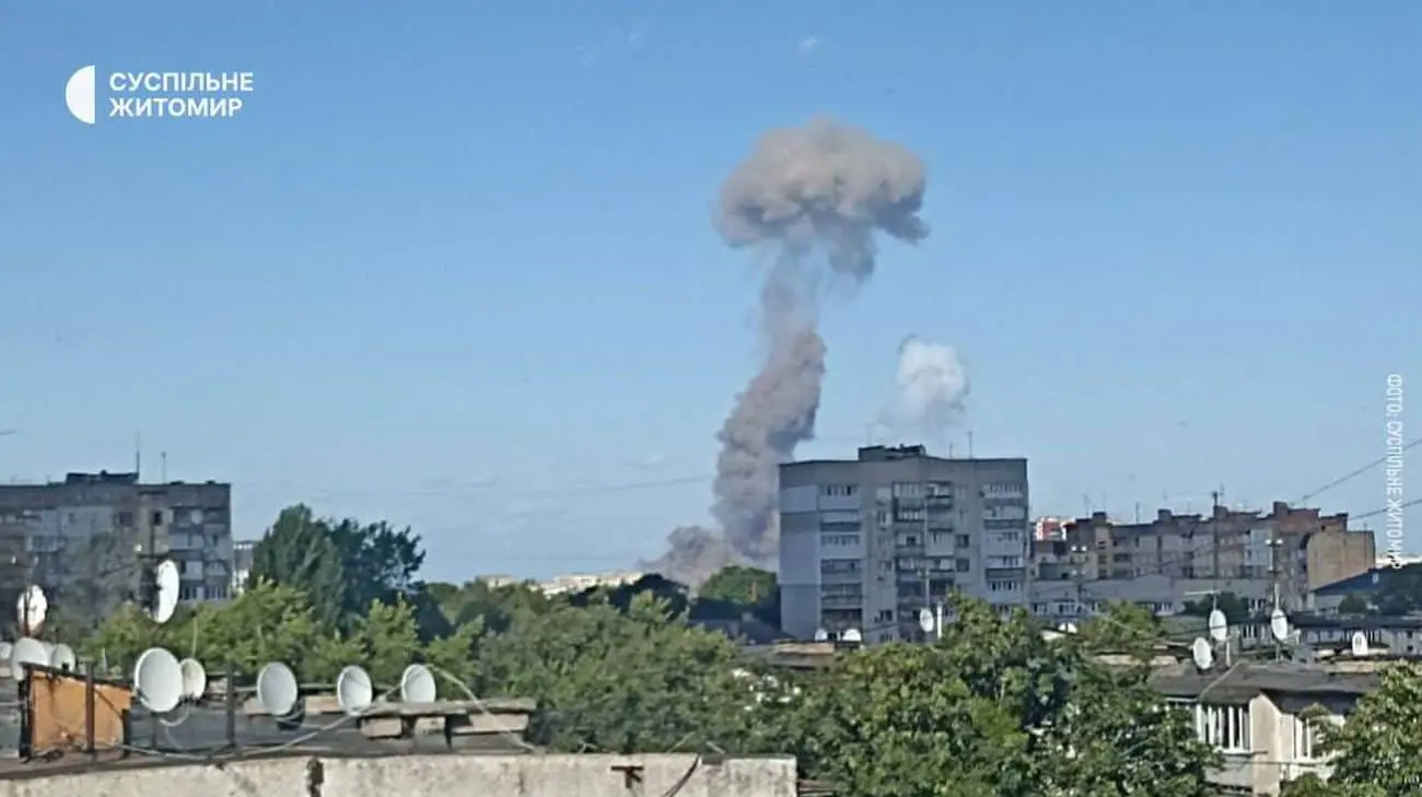 На околиці Житомира стався вибух: є постраждалі, виникли пожежі в житлових будинках