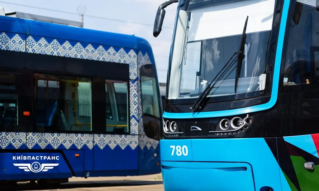 У Києві відновлено роботу турнікетів фунікулера та швидкісного трамвая на Троєщині