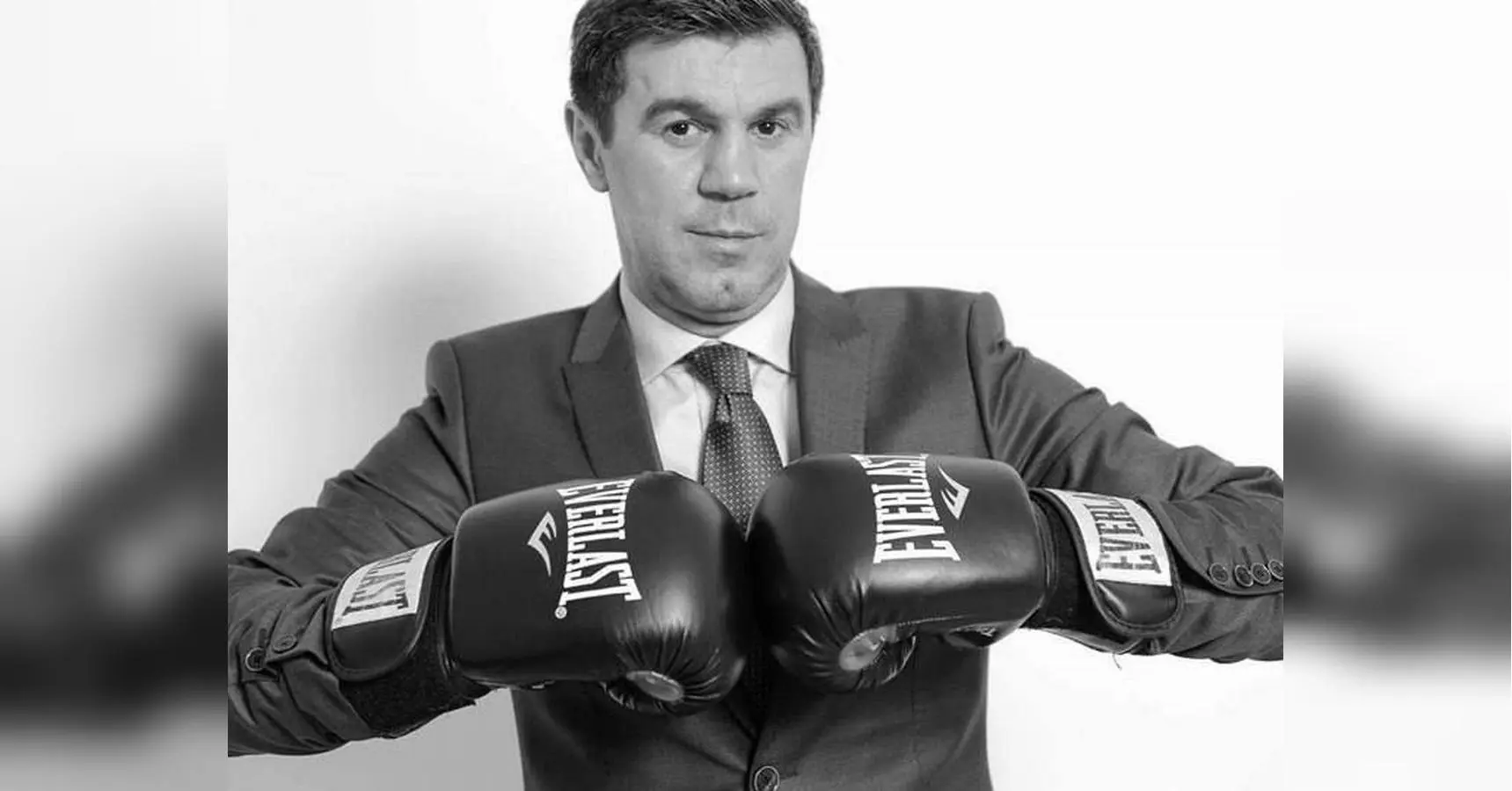Помер непереможний чемпіон світу з боксу, який став знаменитим автогонщиком (фото, відео)
