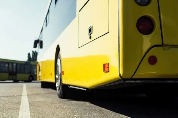 У Києві водій автобуса під час рейсу пішов по помідори: що сталося