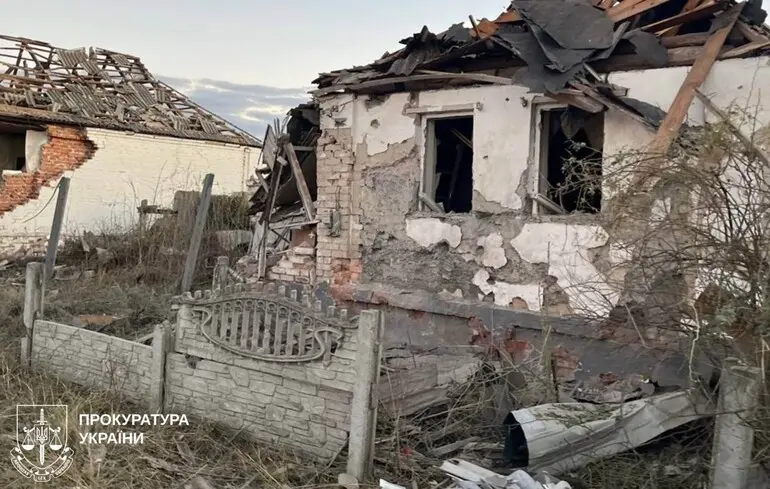 Н а Харківщині російський дрон уразив поліцейську иашину, прокуратура розповіла про наслідки