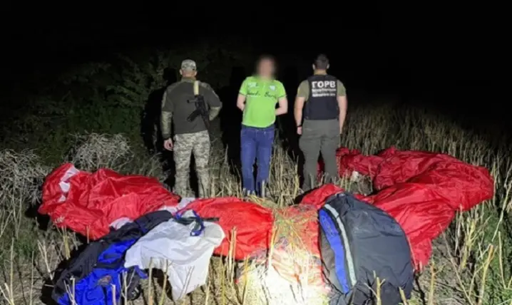 Українець намагався перелетіти кордон на параплані