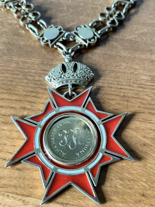 У ЧНУ віднайшли золотий ланцюг ректора, який вважався втраченим