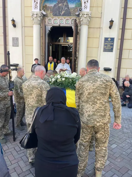 У Чернівцях віддали останню шану телеоператору Ярославу Левицькому