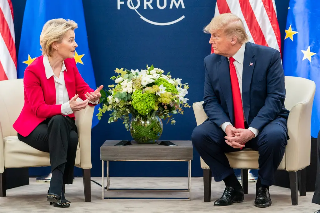 Politico: Фон дер Ляйен напрямую звонила Трампу и убеждала в угрозе Путина