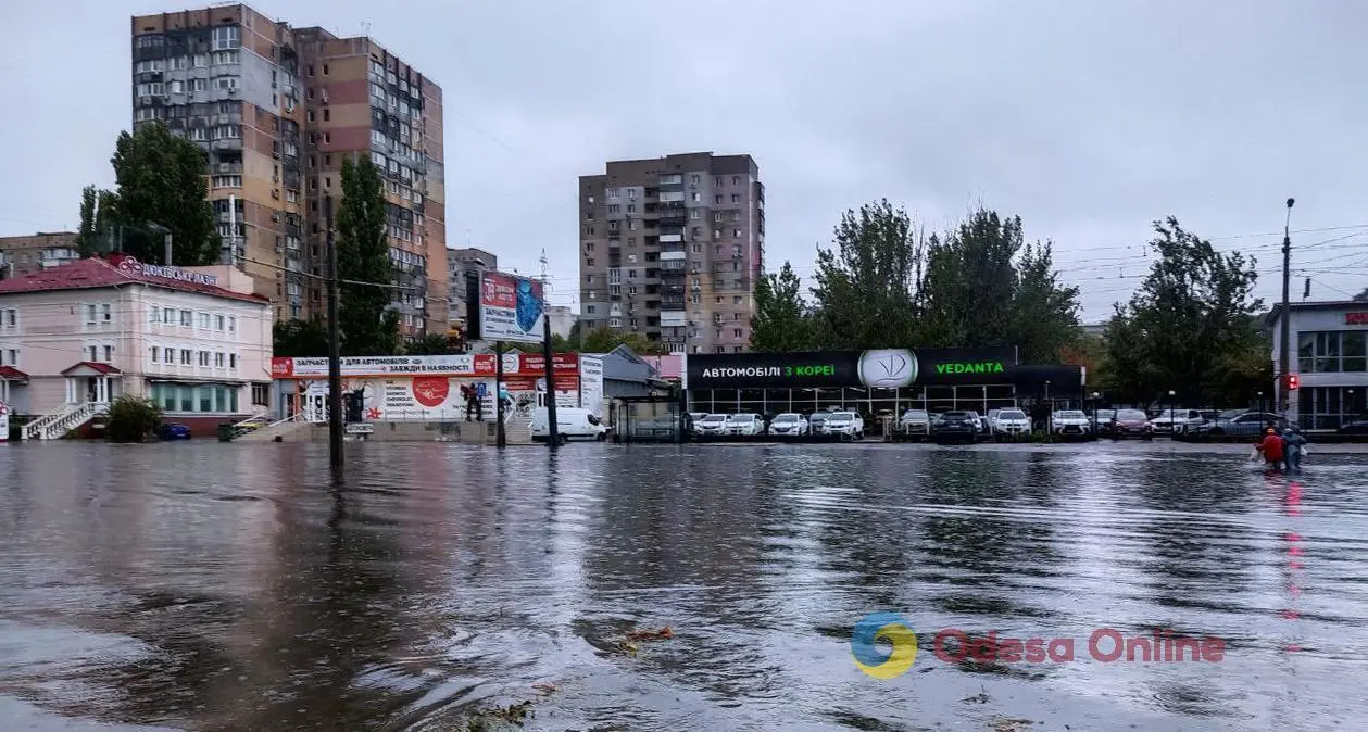 Одеса «пливе» (фотофакт)