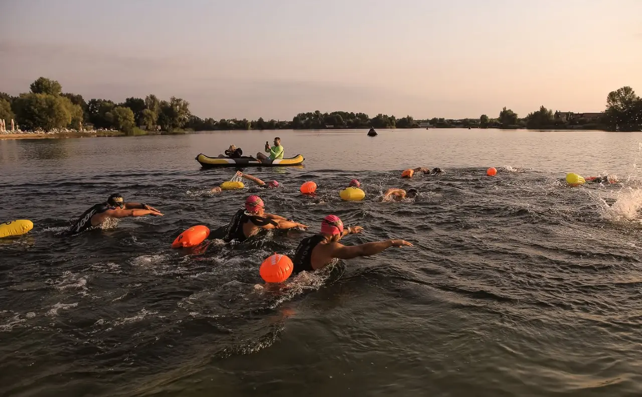 В Україні вперше провели 24-годинний масовий заплив на відкритій воді