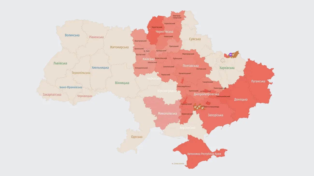 У Києві та низці областей повітряна тривога: сили ППО збивають російські дрони
