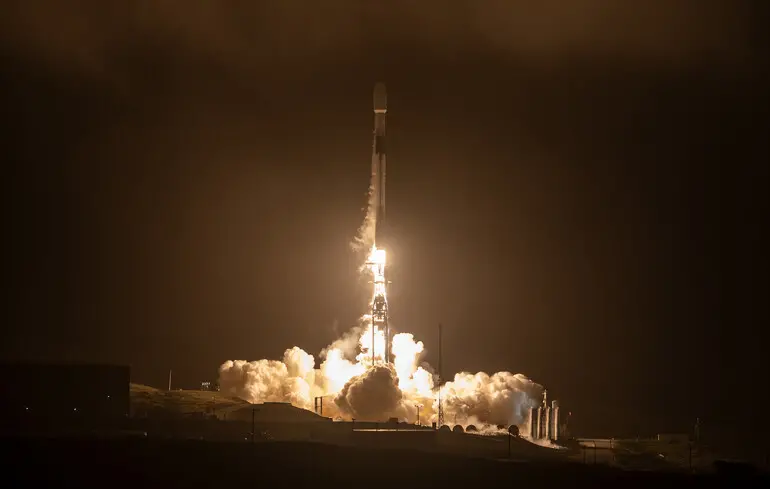 П’ять супутників для таємничого клієнта: Rocket Lab здійснила 70-й запуск ракети Electron