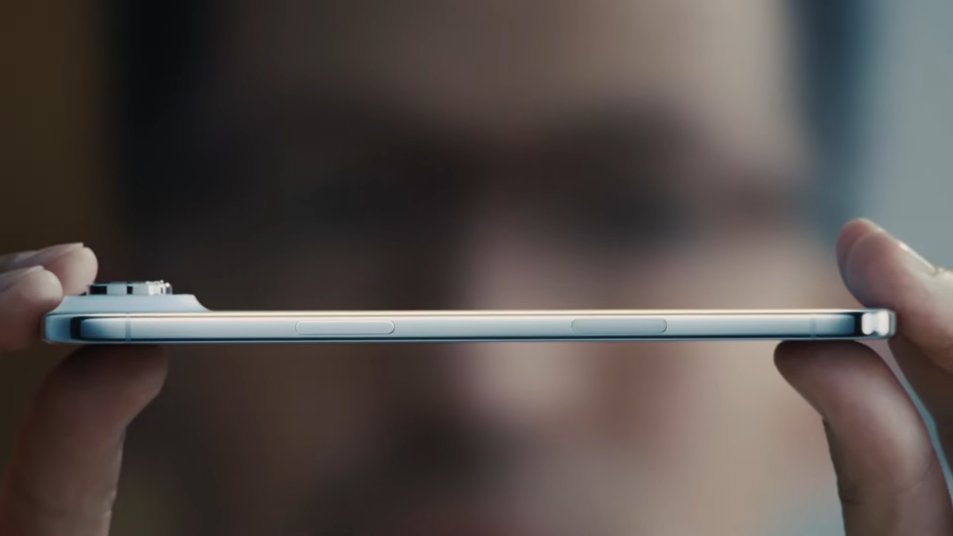 Apple продемонстрували міцність нового iPhone Air
