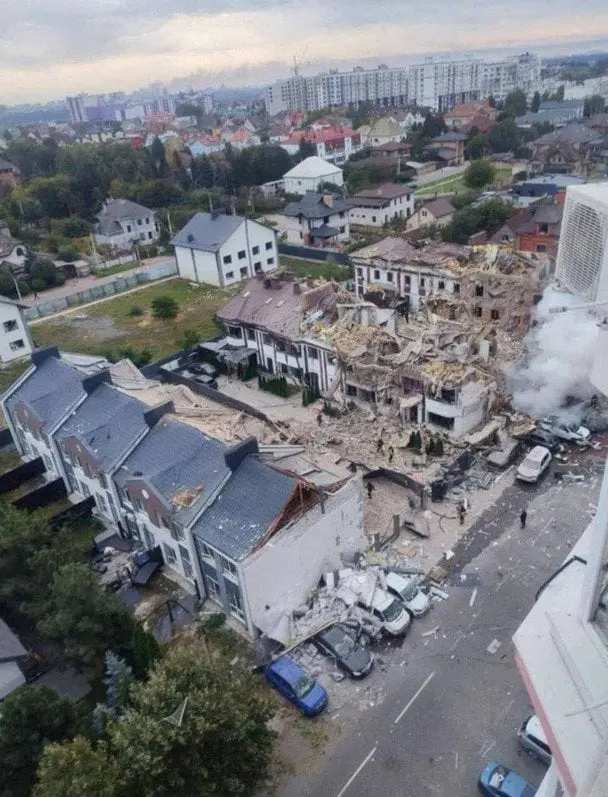 Обстріл Києва: з-під завалів дістали тіло дитини