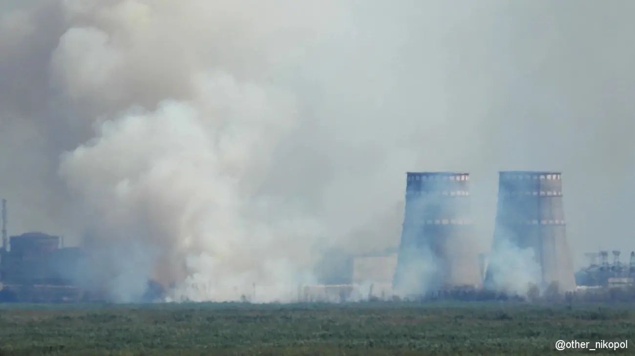 Запорізька АЕС: Пожежа біля градирень не вплинула на безпеку