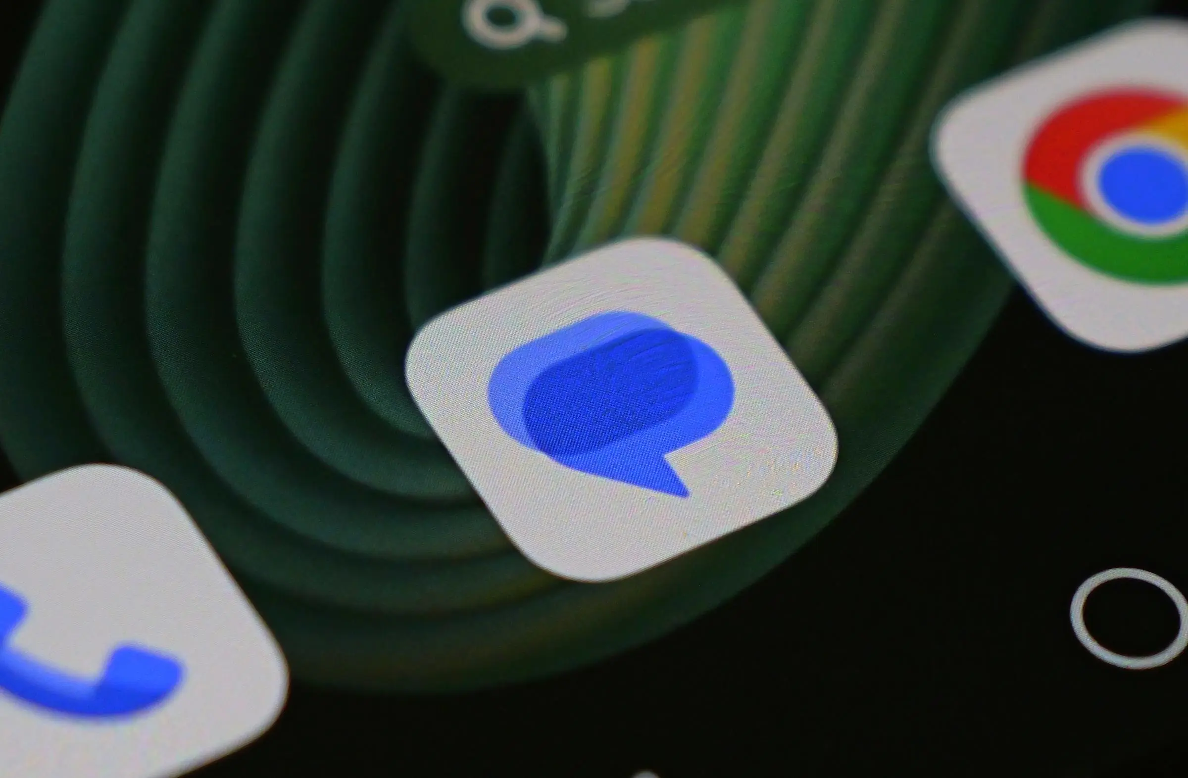 Google впроваджує попередження про чутливий вміст у Google Messages