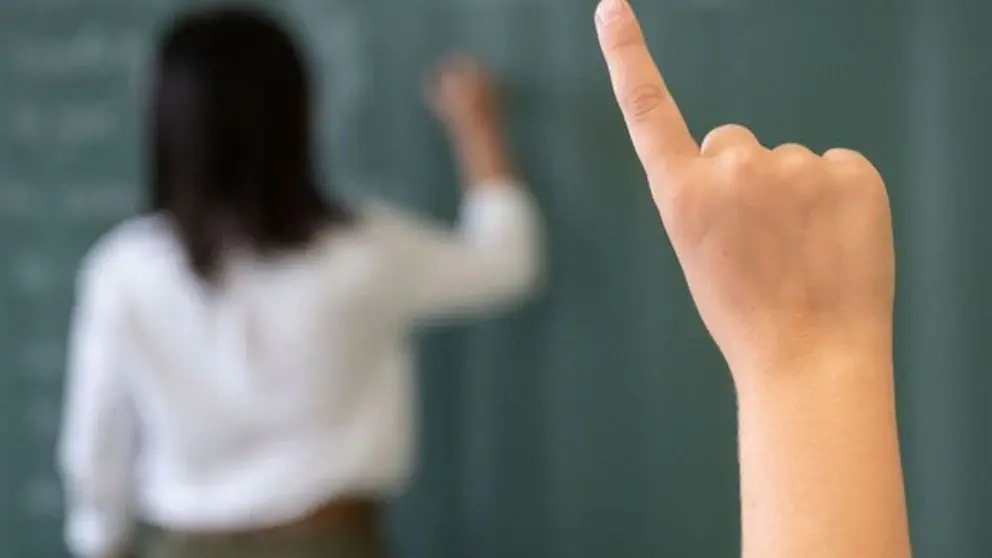 Німецька вчителька виграла суд про медогляд після 15 років лікарняного